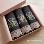 Tous les motifs de broderie machine Alphabet vintage avec roses