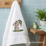 Lièvre avec une grenouille - 4 tailles