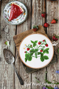 Realistic strawberry bush Machine embroidery design - 4 sizes