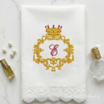 Cadre monogramme royal avec couronne - 3 tailles