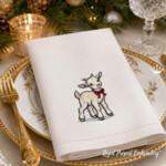 Ensemble de motifs de broderie machine Bébé chèvre de Noël et sapin aux carottes – 2 motifs