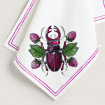 Coléoptère avec baies Motif de broderie machine - 4 tailles